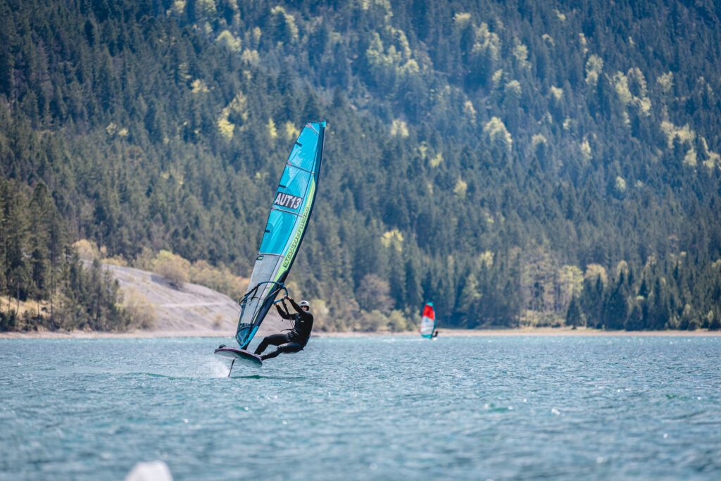 Windsurfer am See